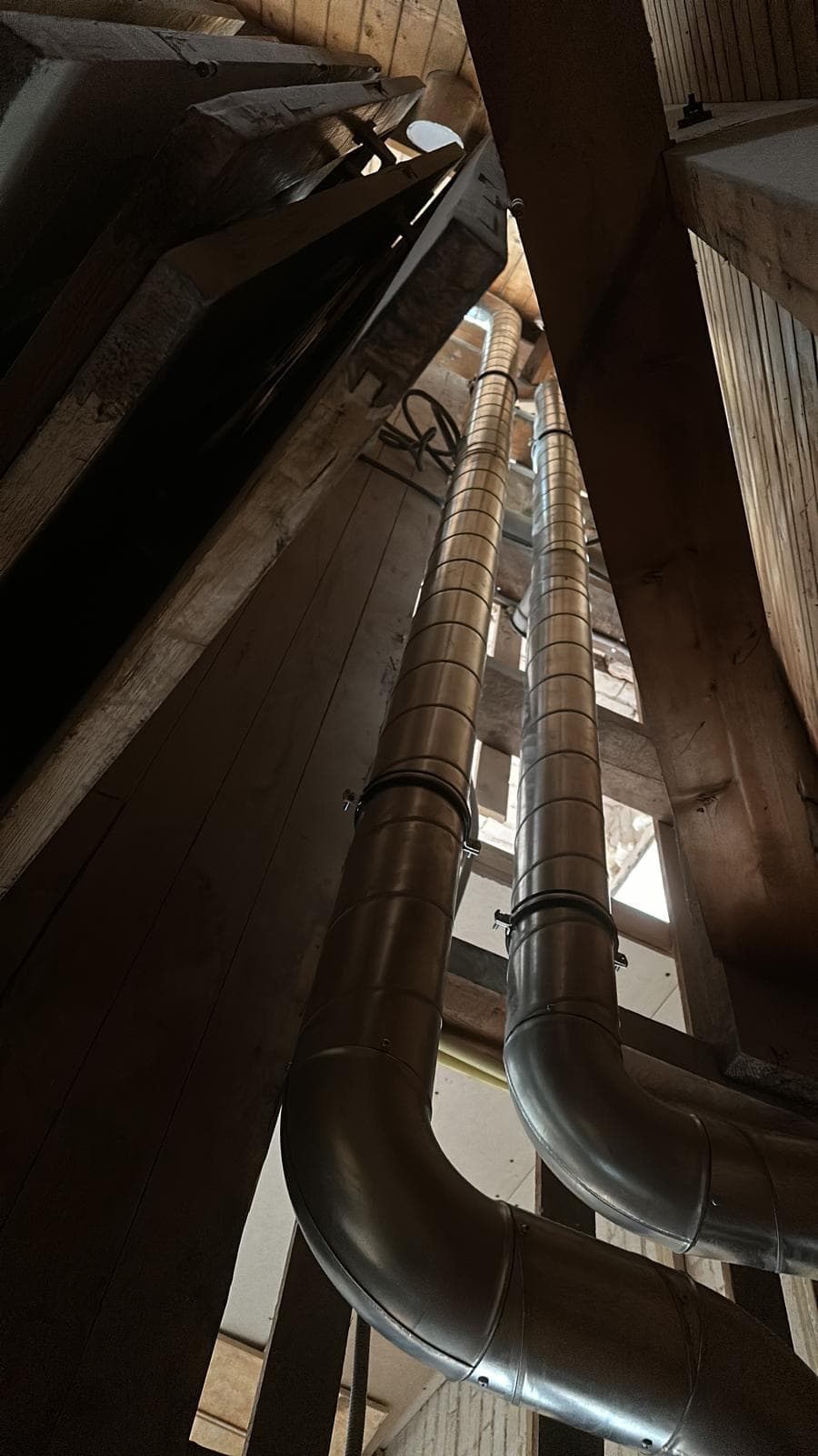 Installatie achter het Knieschot